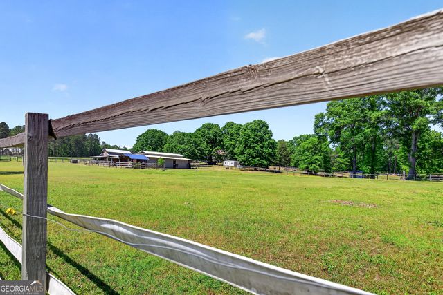 511 W Mcintosh Road, Brooks, GA 30205