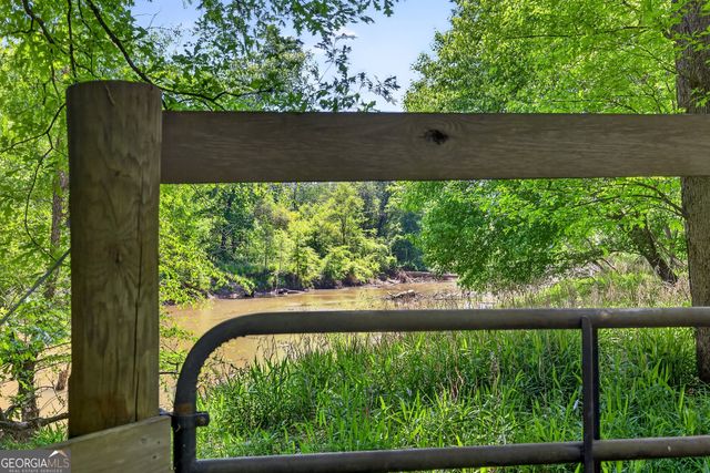 511 W Mcintosh Road, Brooks, GA 30205