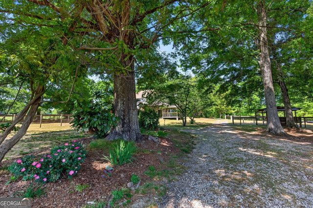 511 W Mcintosh Road, Brooks, GA 30205