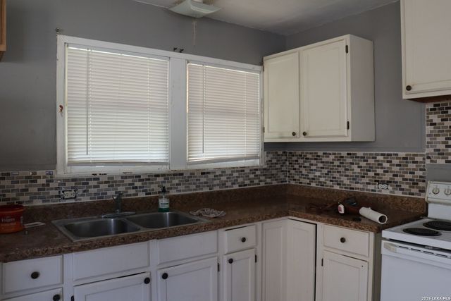 203 Brooks, Schertz, TX 78154