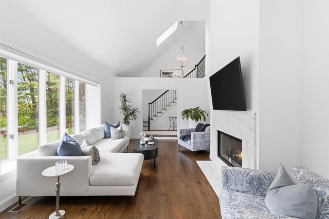 109 Flint Farm Rd, Middleton, MA 01949