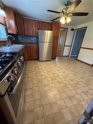 7124 Buckley Road, Salina, NY 13088