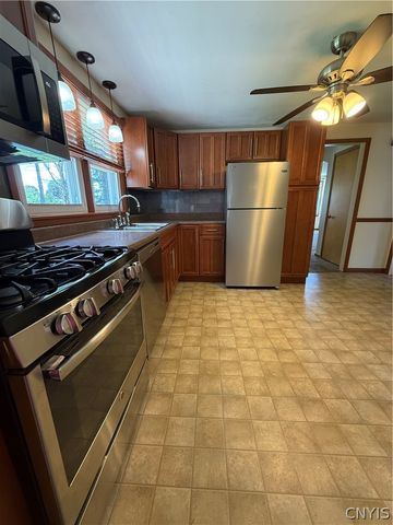7124 Buckley Road, Salina, NY 13088