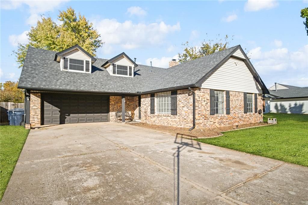 8225 Willow Creek Boulevard, Oklahoma City, OK 73162