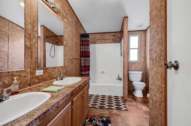 115 Candlewood Circle, Gainesville, TX 76240