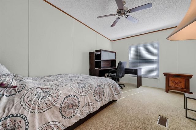 115 Candlewood Circle, Gainesville, TX 76240