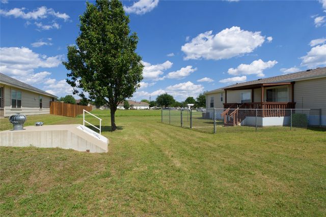 115 Candlewood Circle, Gainesville, TX 76240