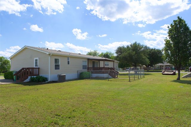 115 Candlewood Circle, Gainesville, TX 76240