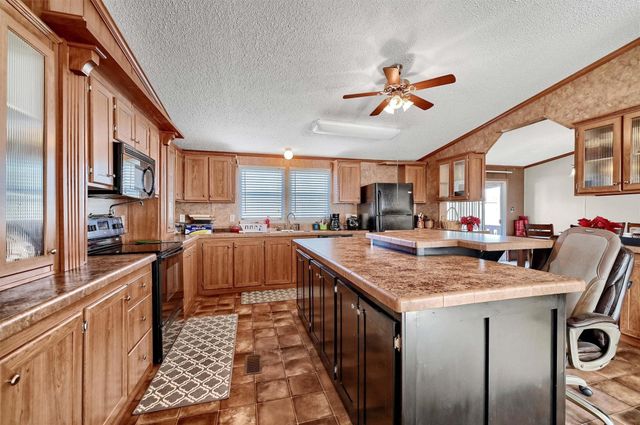 115 Candlewood Circle, Gainesville, TX 76240