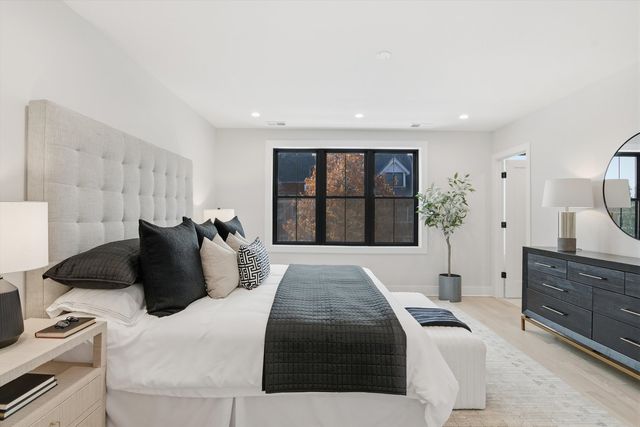 3309 N Whipple Street, Chicago, IL 60618