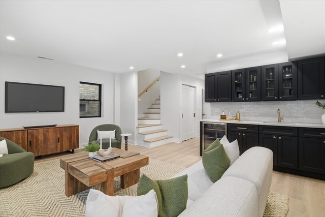 3309 N Whipple Street, Chicago, IL 60618