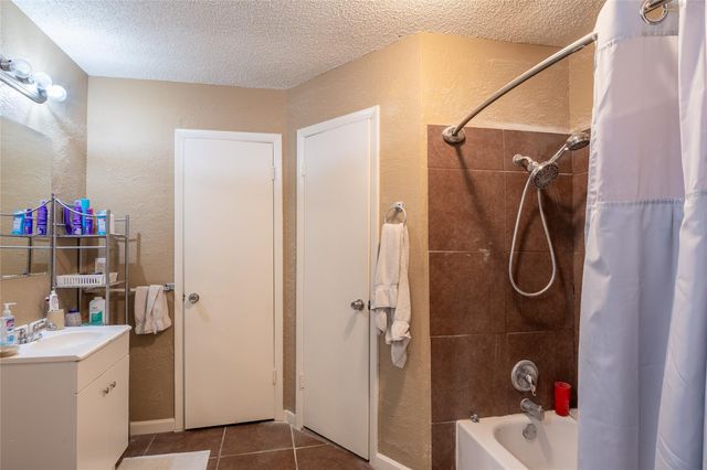 3034 Deer Valley Drive, Spring, TX 77373