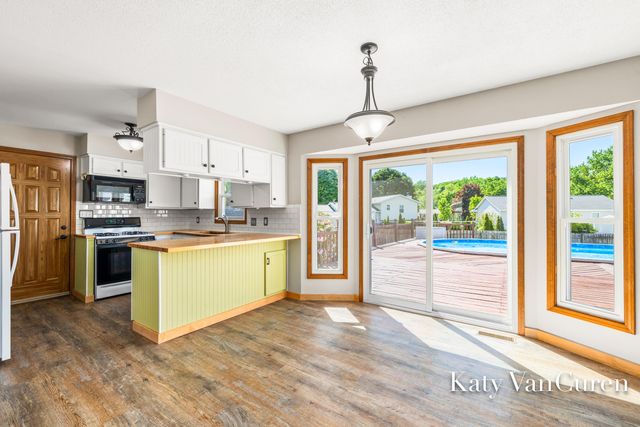6091 Rogue River Meadows Drive Ne, Plainfield Twp, MI 49306