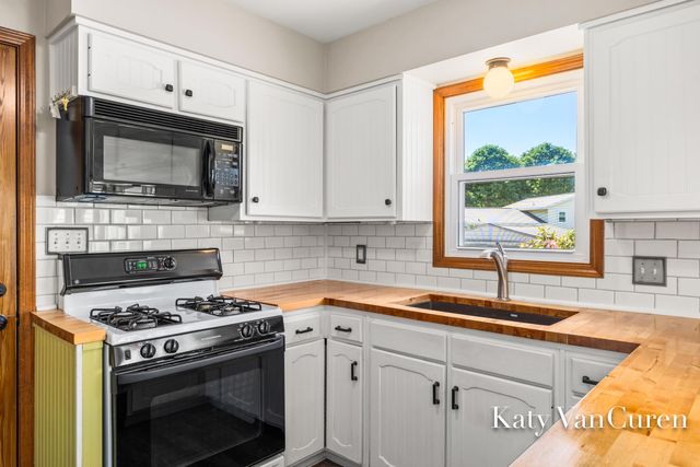 6091 Rogue River Meadows Drive Ne, Plainfield Twp, MI 49306