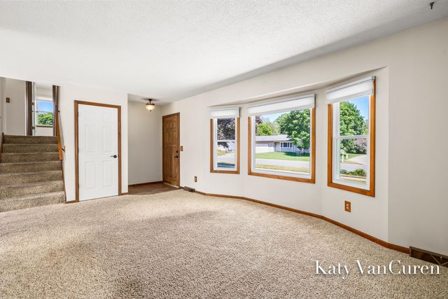 6091 Rogue River Meadows Drive Ne, Plainfield Twp, MI 49306