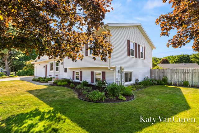 6091 Rogue River Meadows Drive Ne, Plainfield Twp, MI 49306