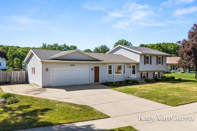 6091 Rogue River Meadows Drive Ne, Plainfield Twp, MI 49306
