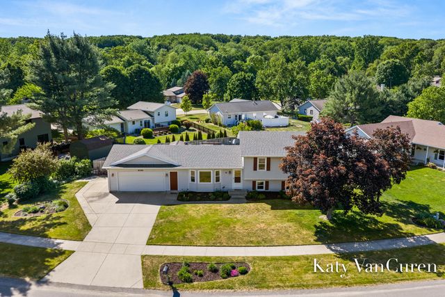 6091 Rogue River Meadows Drive Ne, Plainfield Twp, MI 49306