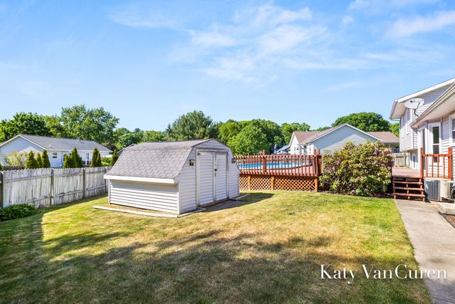 6091 Rogue River Meadows Drive Ne, Plainfield Twp, MI 49306