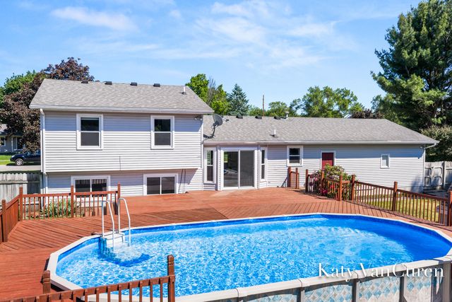 6091 Rogue River Meadows Drive Ne, Plainfield Twp, MI 49306