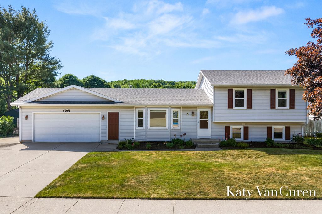 6091 Rogue River Meadows Drive Ne, Plainfield Twp, MI 49306