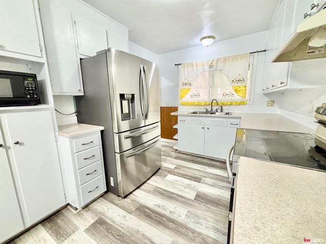 617 Sierra Drive, Lincoln, NE 68505