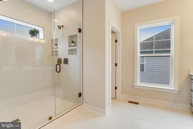 5815 2ND ST S, Arlington, VA 22204