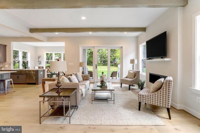 5815 2ND ST S, Arlington, VA 22204