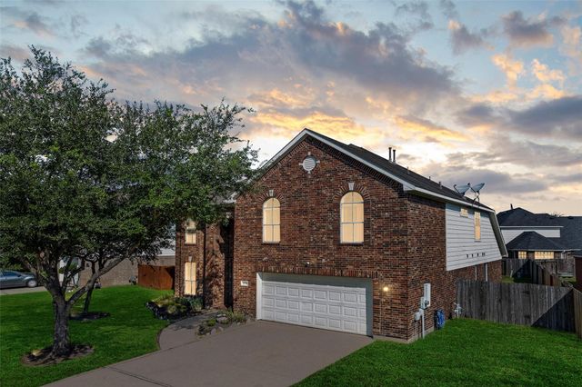 2304 Megellan Point Lane, Pearland, TX 77584