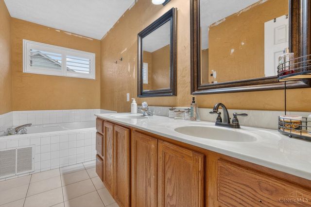 1028 Reveres Run, Lebanon, OH 45036