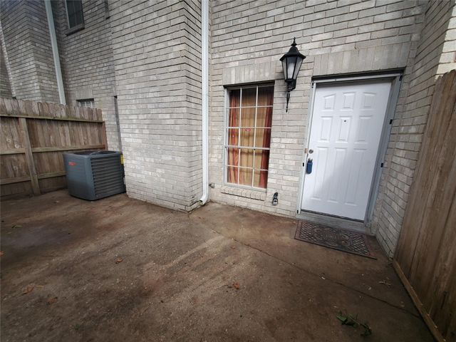 17473 Red Oak Drive 7473, Houston, TX 77090