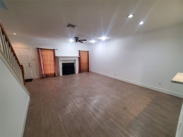 17473 Red Oak Drive 7473, Houston, TX 77090