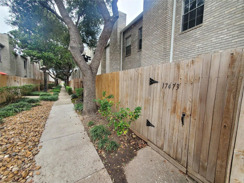 17473 Red Oak Drive 7473, Houston, TX 77090