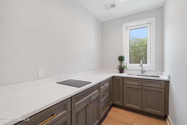 8 Haystack Court, Howell, NJ 07731