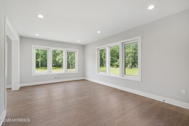 8 Haystack Court, Howell, NJ 07731