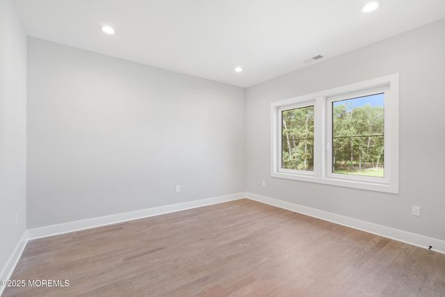 8 Haystack Court, Howell, NJ 07731