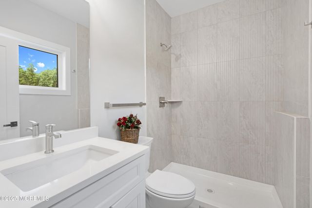 8 Haystack Court, Howell, NJ 07731