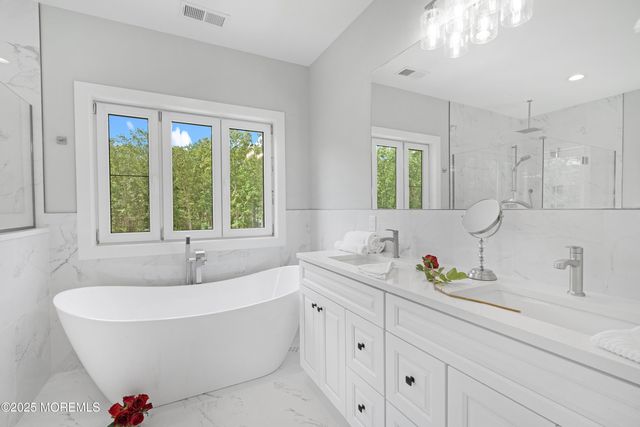 8 Haystack Court, Howell, NJ 07731