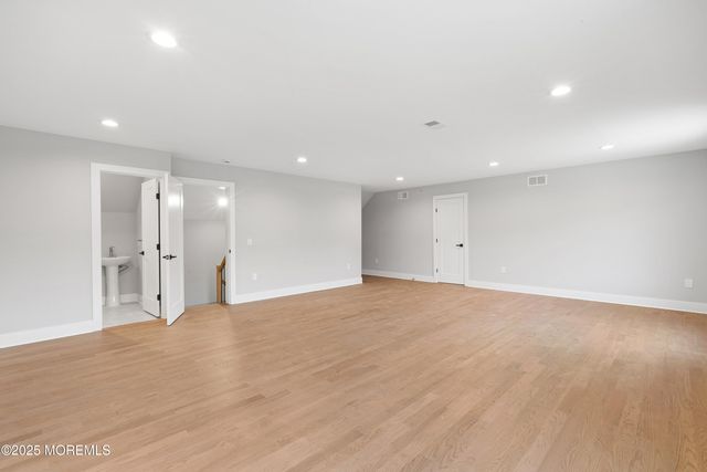 8 Haystack Court, Howell, NJ 07731