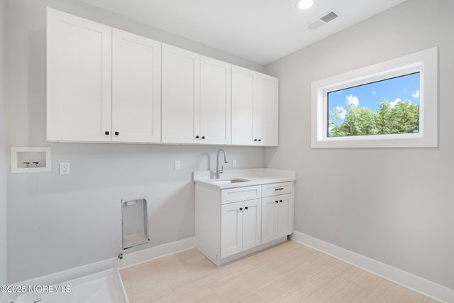 8 Haystack Court, Howell, NJ 07731