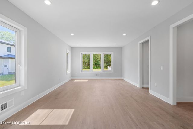 8 Haystack Court, Howell, NJ 07731