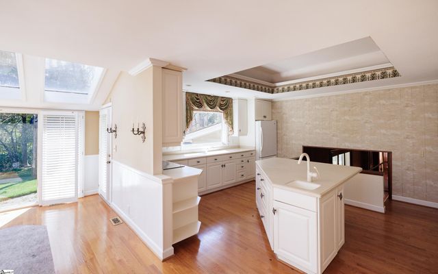 731 Parkins Mill Road, Greenville, SC 29607