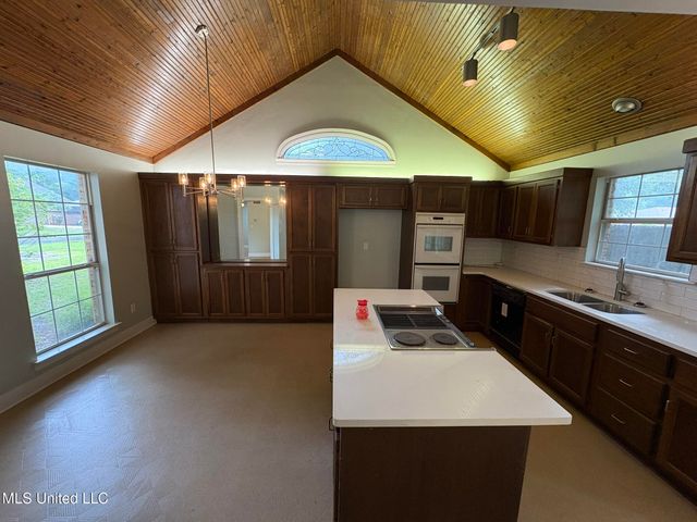 4700 Sawmill Road, Moss Point, MS 39563