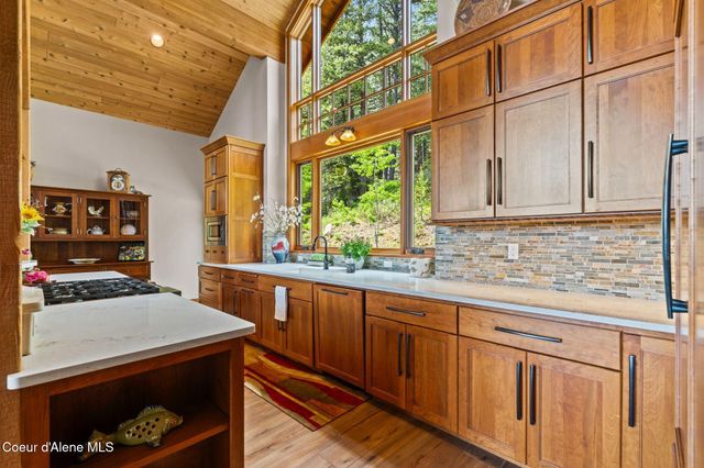 294 Rincon Dr, Sandpoint, ID 83864