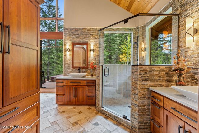 294 Rincon Dr, Sandpoint, ID 83864