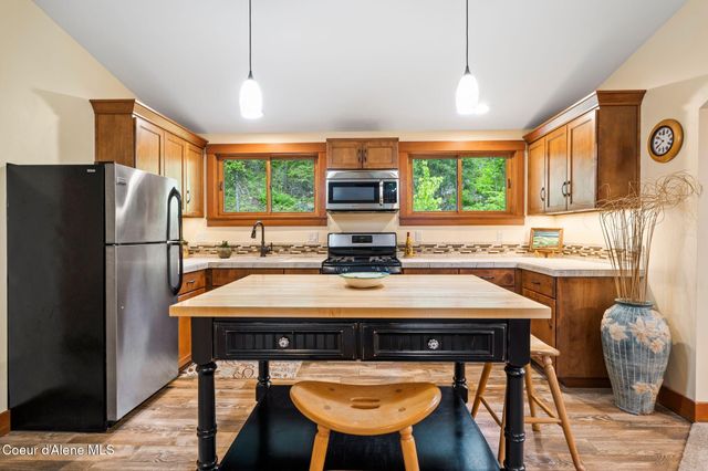 294 Rincon Dr, Sandpoint, ID 83864