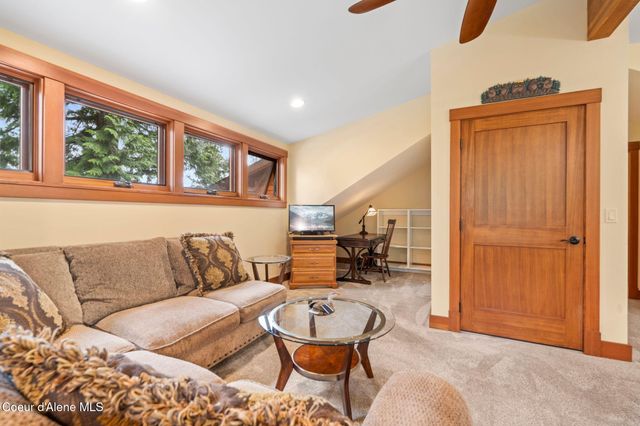 294 Rincon Dr, Sandpoint, ID 83864