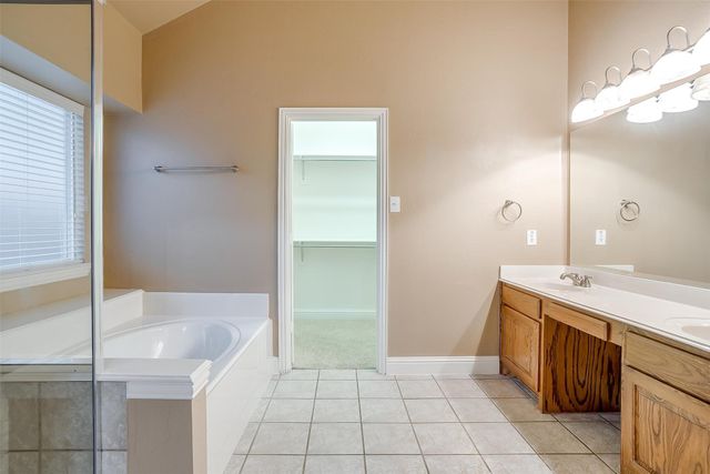 2210 Eagles Nest Drive, Euless, TX 76039