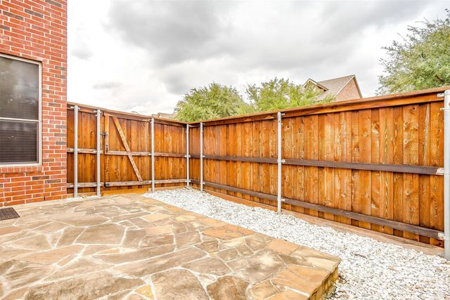 2210 Eagles Nest Drive, Euless, TX 76039