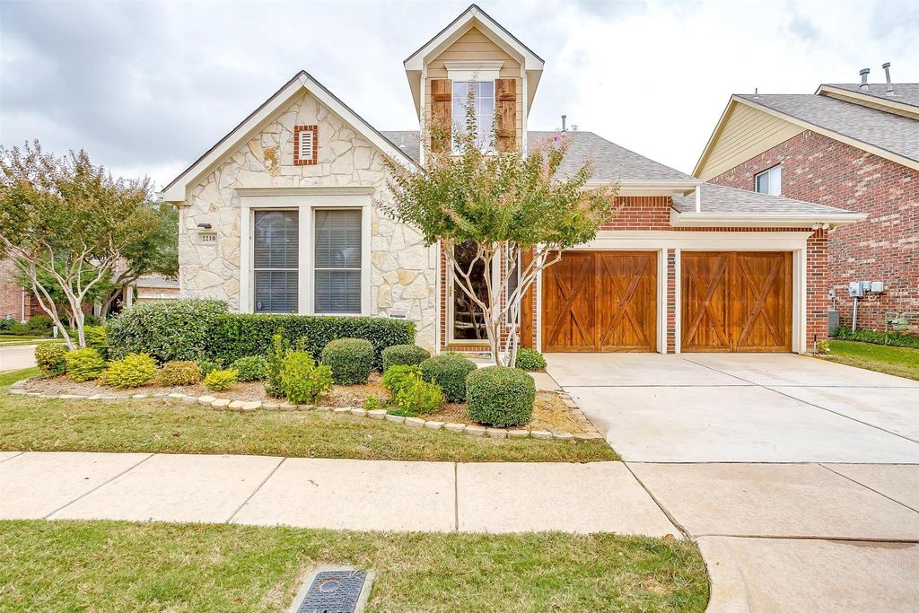 2210 Eagles Nest Drive, Euless, TX 76039